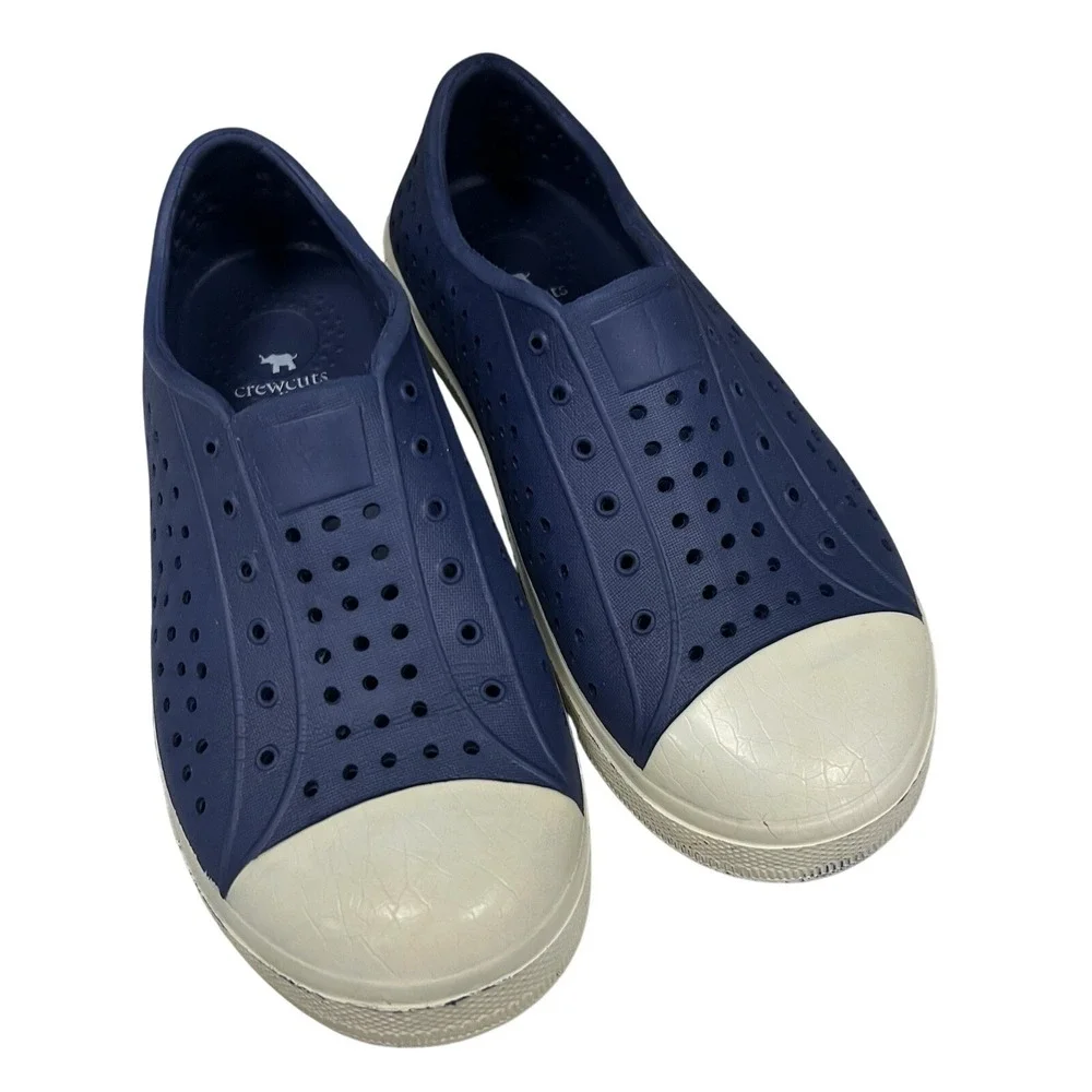 CREWCUTS KIDS NAVY BLUE WATER SHOES SIZE‎ 3